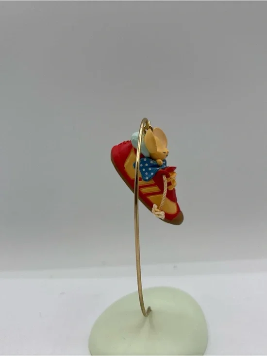 Hallmark Keepsake Ornament 1983 Vintage Sneaker Mouse - Picture 7 of 12